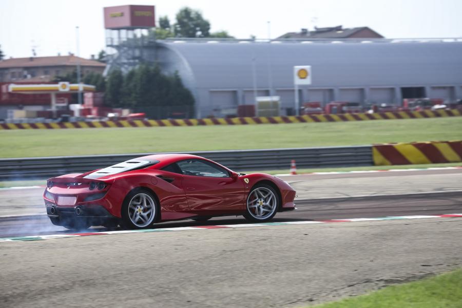  Ferrari F8 Tributo 2019 года  (фото 21 из 52)